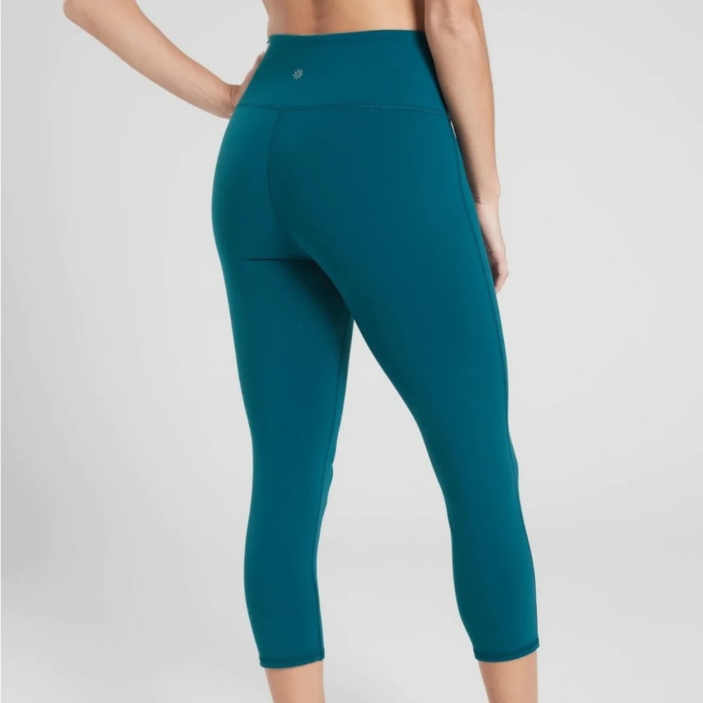 Athleta High Rise Chaturanga Capri Leggings Teal